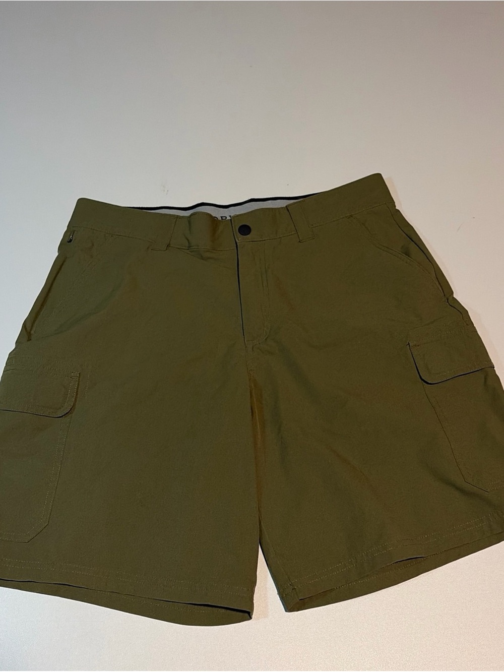 Orvis Olive Green Cargo Shorts size 34. 9” inseam